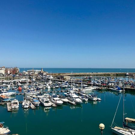 Marina Retreat - Stunning 4 Bedroom, 3 Bathroom House With Harbour Views! 램즈게이트 외부 사진