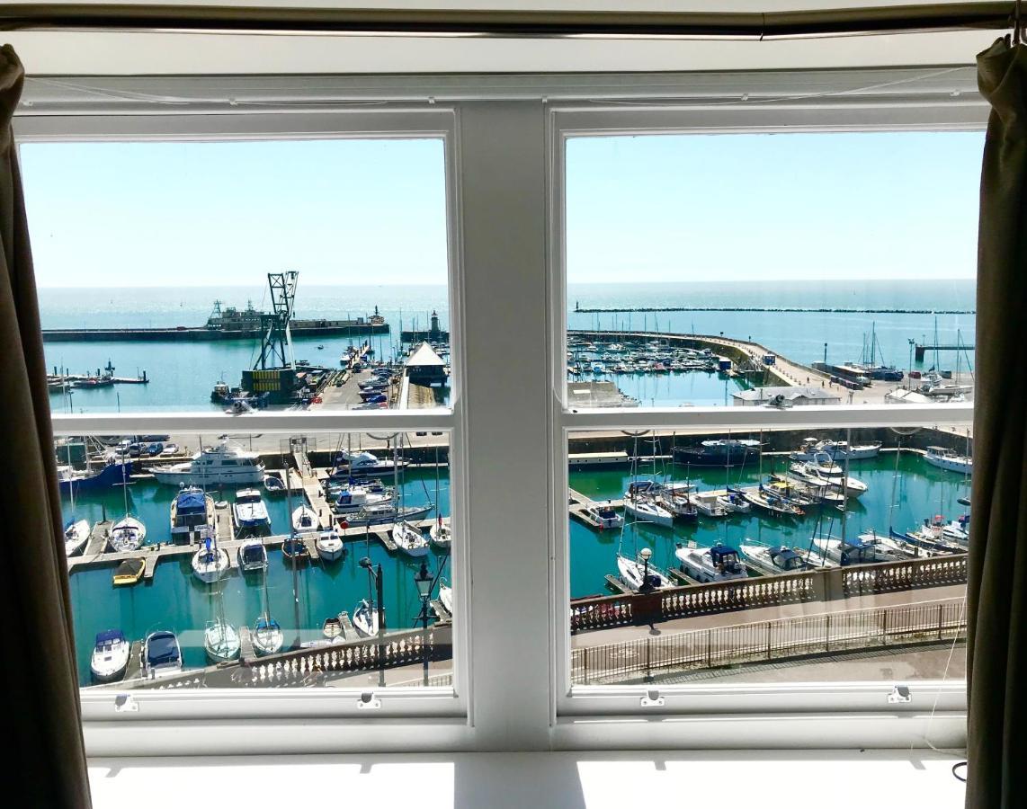 Marina Retreat - Stunning 4 Bedroom, 3 Bathroom House With Harbour Views! 램즈게이트 외부 사진