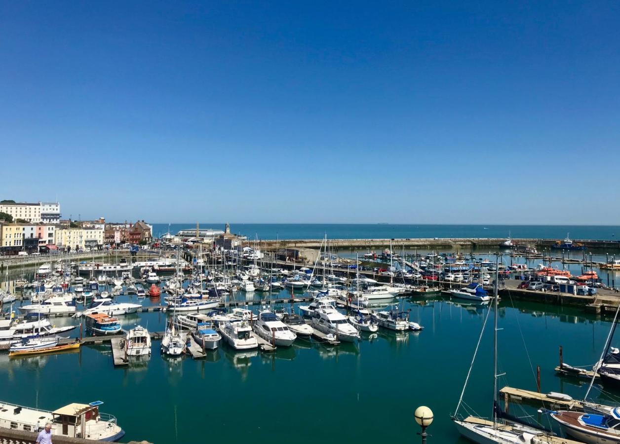 Marina Retreat - Stunning 4 Bedroom, 3 Bathroom House With Harbour Views! 램즈게이트 외부 사진
