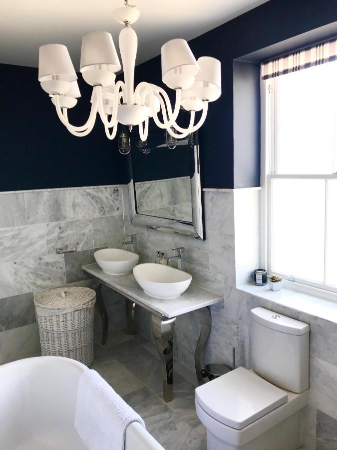 Marina Retreat - Stunning 4 Bedroom, 3 Bathroom House With Harbour Views! 램즈게이트 외부 사진