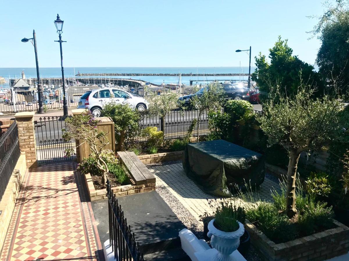 Marina Retreat - Stunning 4 Bedroom, 3 Bathroom House With Harbour Views! 램즈게이트 외부 사진